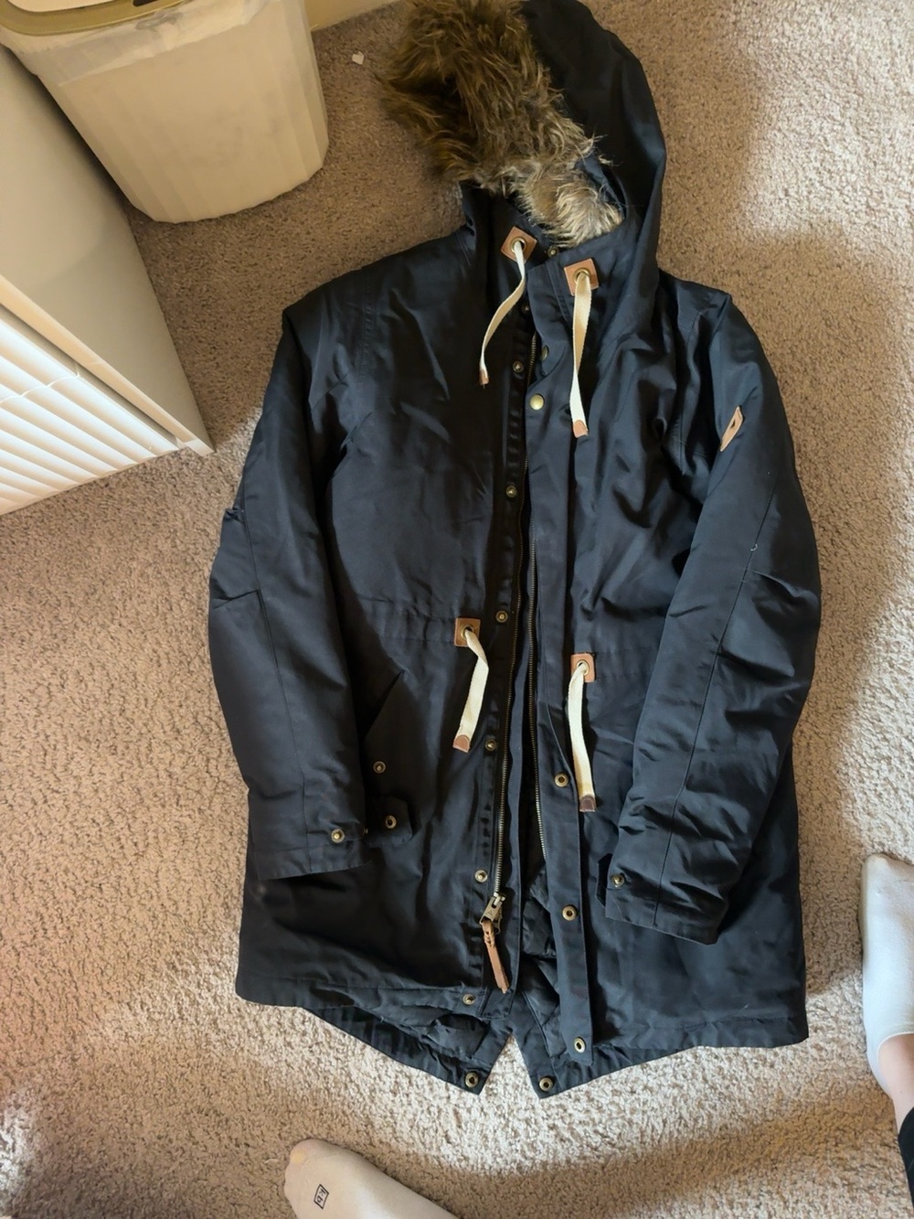 Burton Women’s Black Faux Fur Hooded Winter Parka Jacket Small